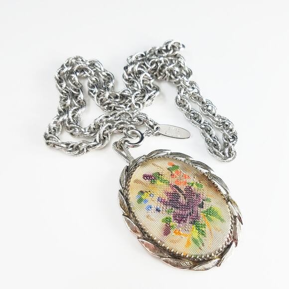 Whiting & Davis Floral Pendant Necklace, Silver Tone, Textured Glass, Vintage - Picture 10 of 10